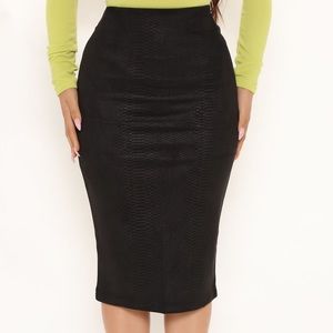 Black Midi Skirt - Size M - Croc - High Waist - Faux Suede